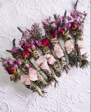 Load image into Gallery viewer, Bâton quartz rose, romarin, sauge et lavande