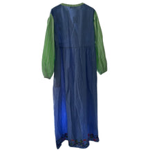 将图片加载到图库查看器，Robe Emily
