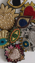 Cargar imagen en el visor de la galería, Broche  Coeur Red
